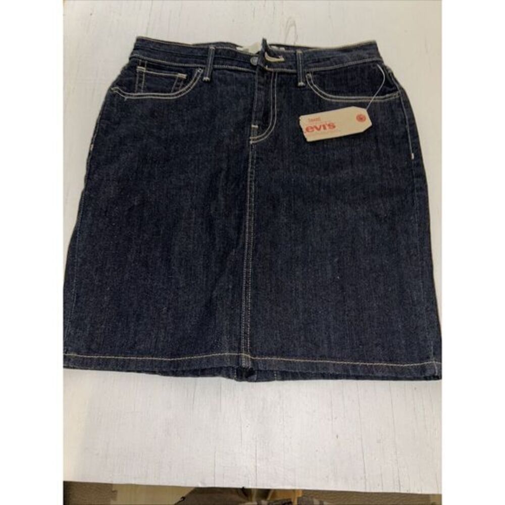 Levi's Denim Skirt Size 29 NWT